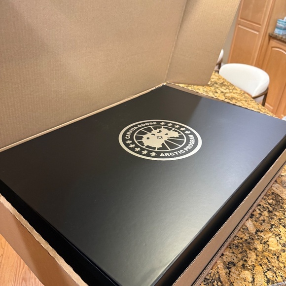 Canada Goose Jacket - Picture 6 of 6